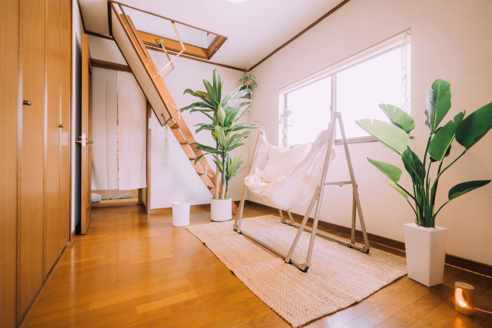 Osaka Castle House — Living room detail