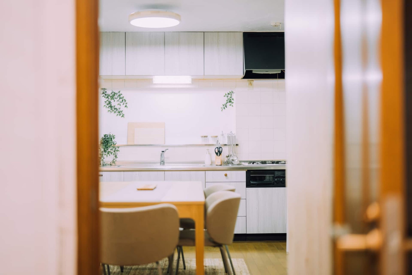 Osaka Castle House — Dining area in the kitchen