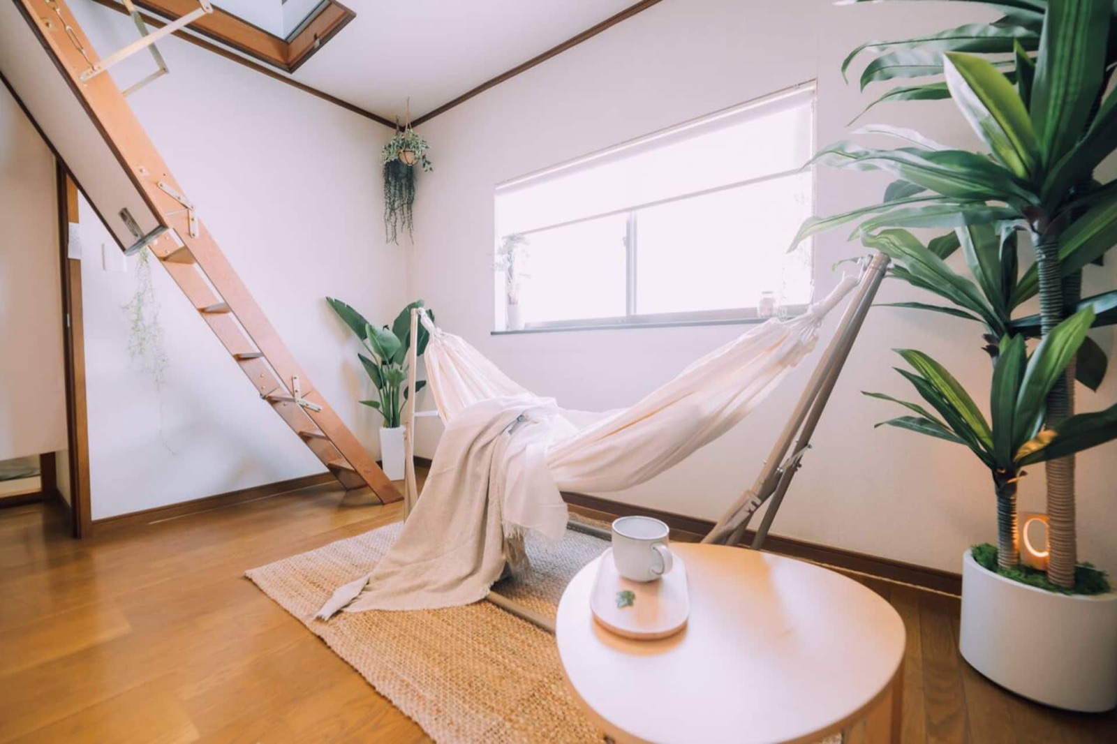 Osaka Castle House — Living room — work desk
