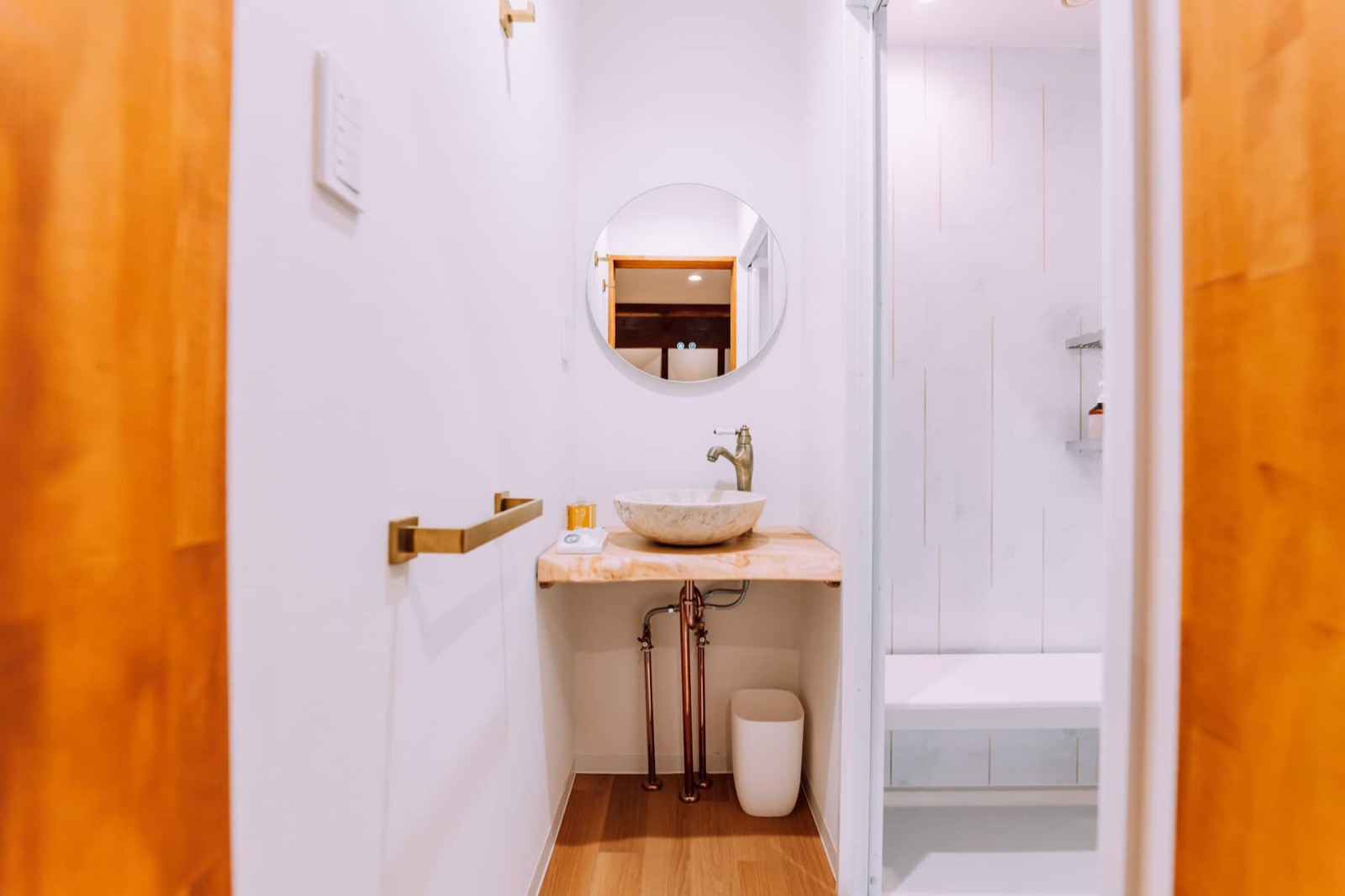 Hakuba Lodge — Walk-in shower room