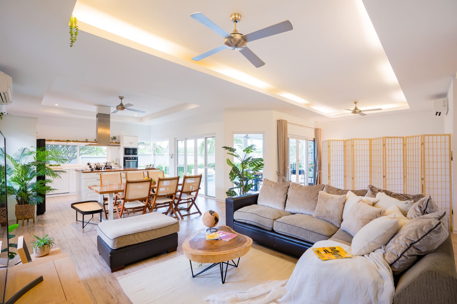 Kira 煌 — Living room with soft lighting
