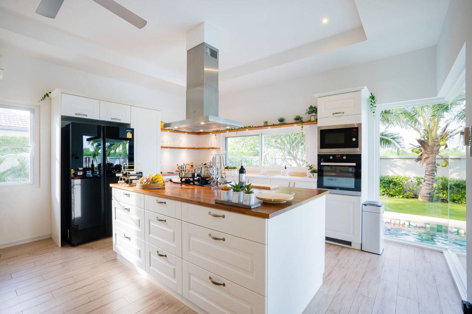 Kira 煌 — Open-concept kitchen