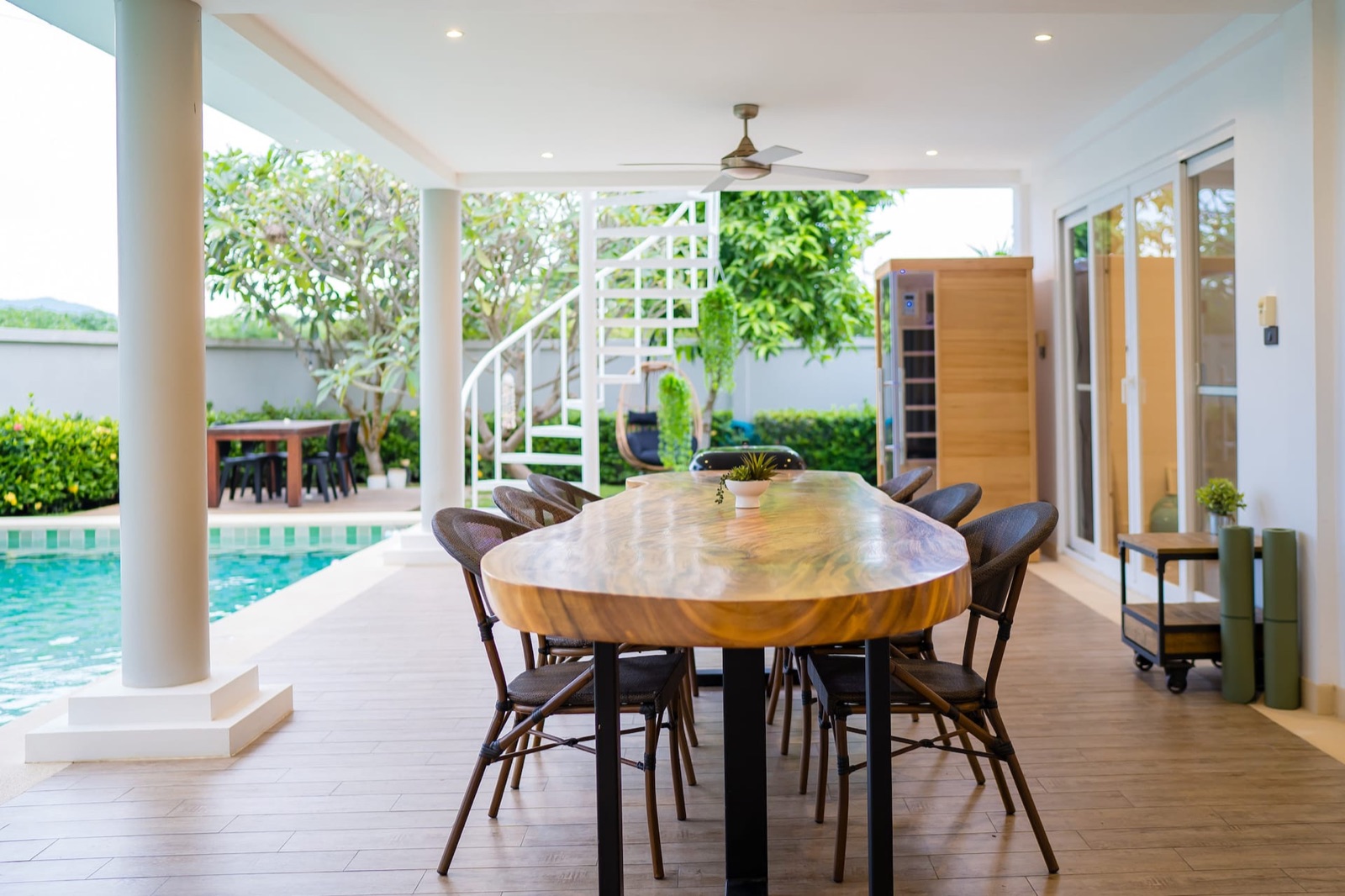 Kira 煌 — Outdoor dining table