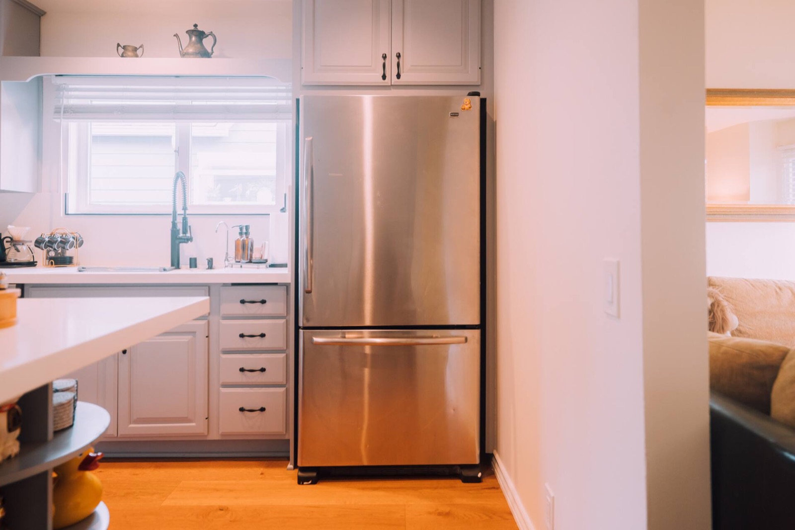 LA Garden Villa — Kitchen (second view)