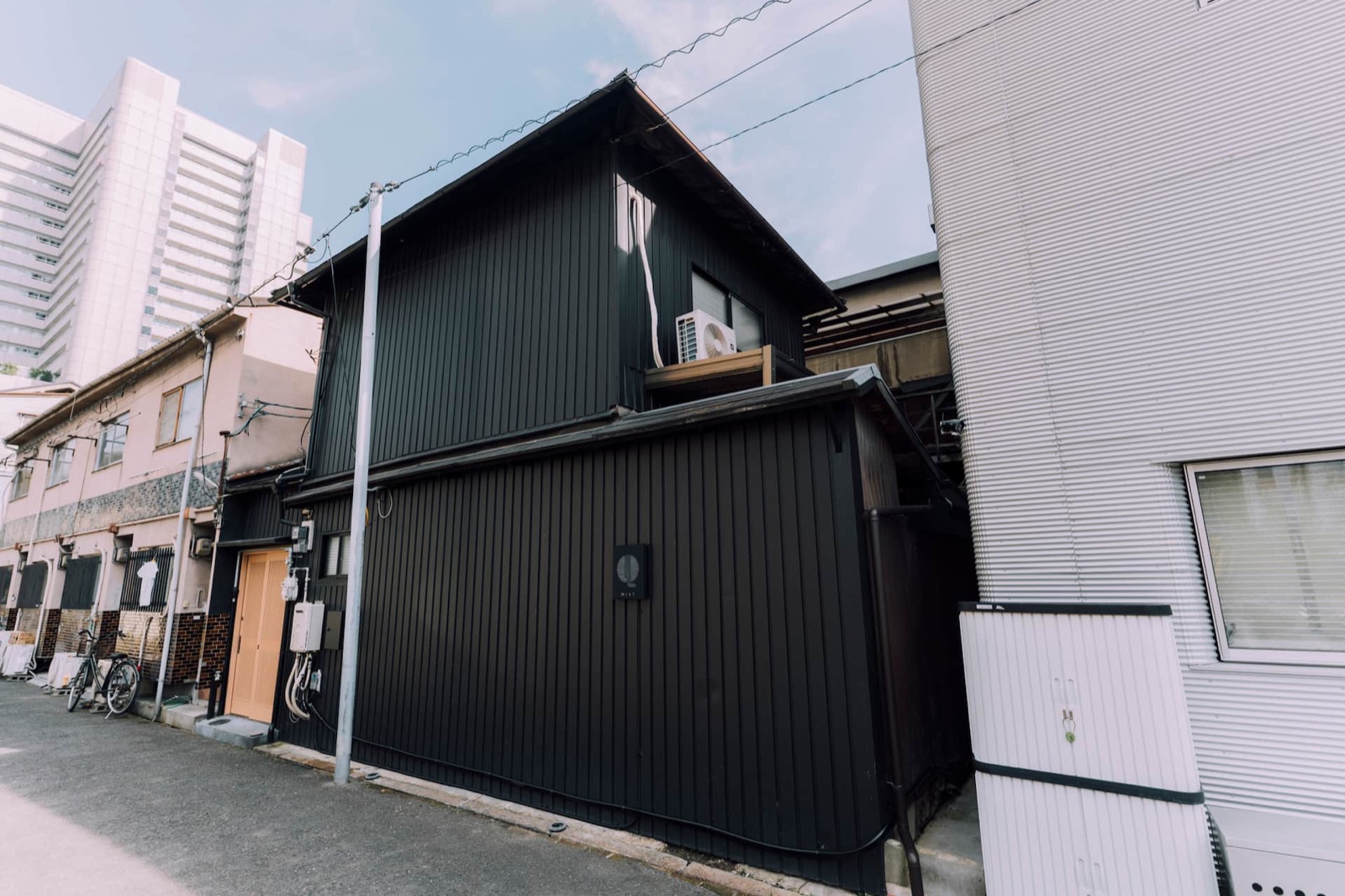 MIST — Exterior — steps from Shinsekai and Tsutenkaku