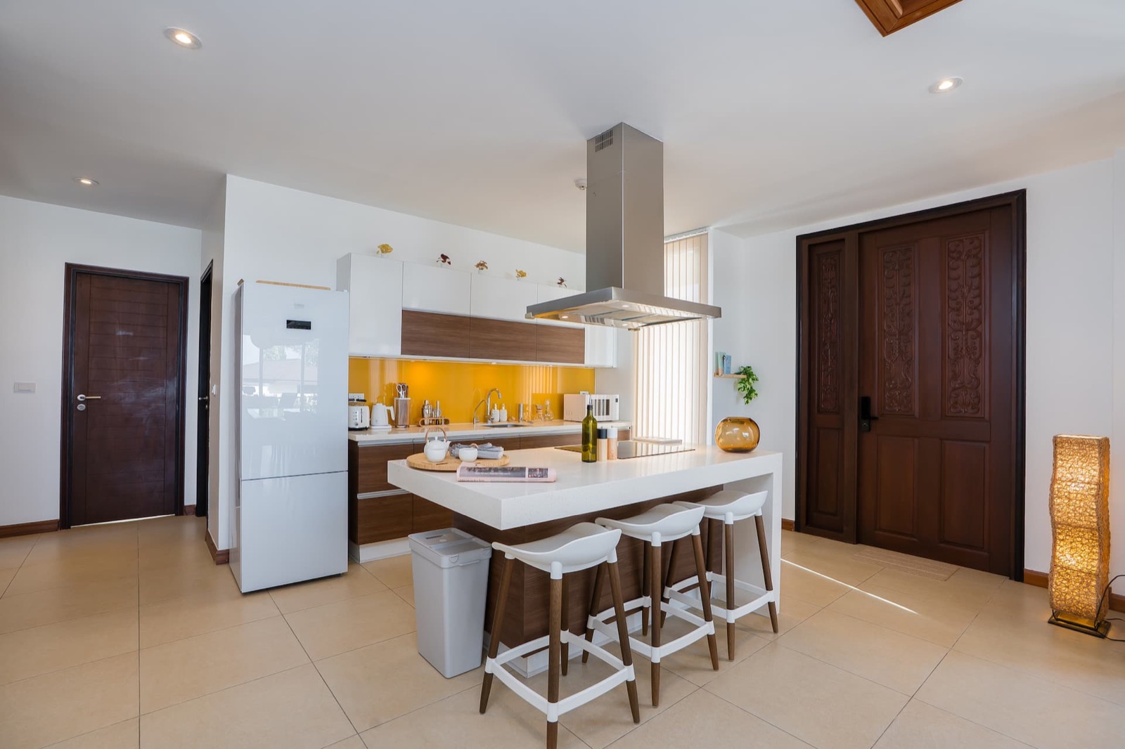 SORA 空 — Large open kitchen