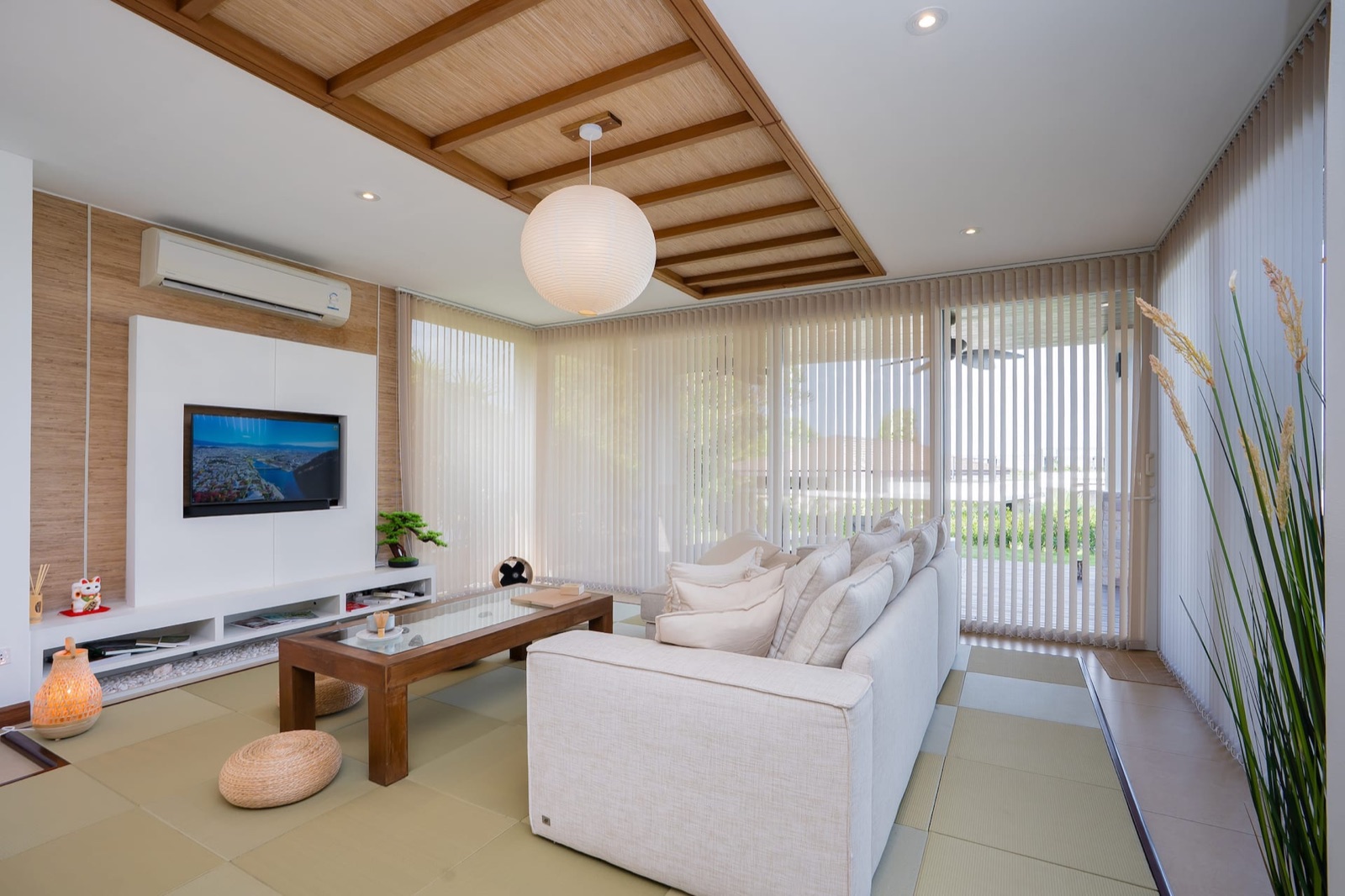 SORA 空 — Living room (second view)