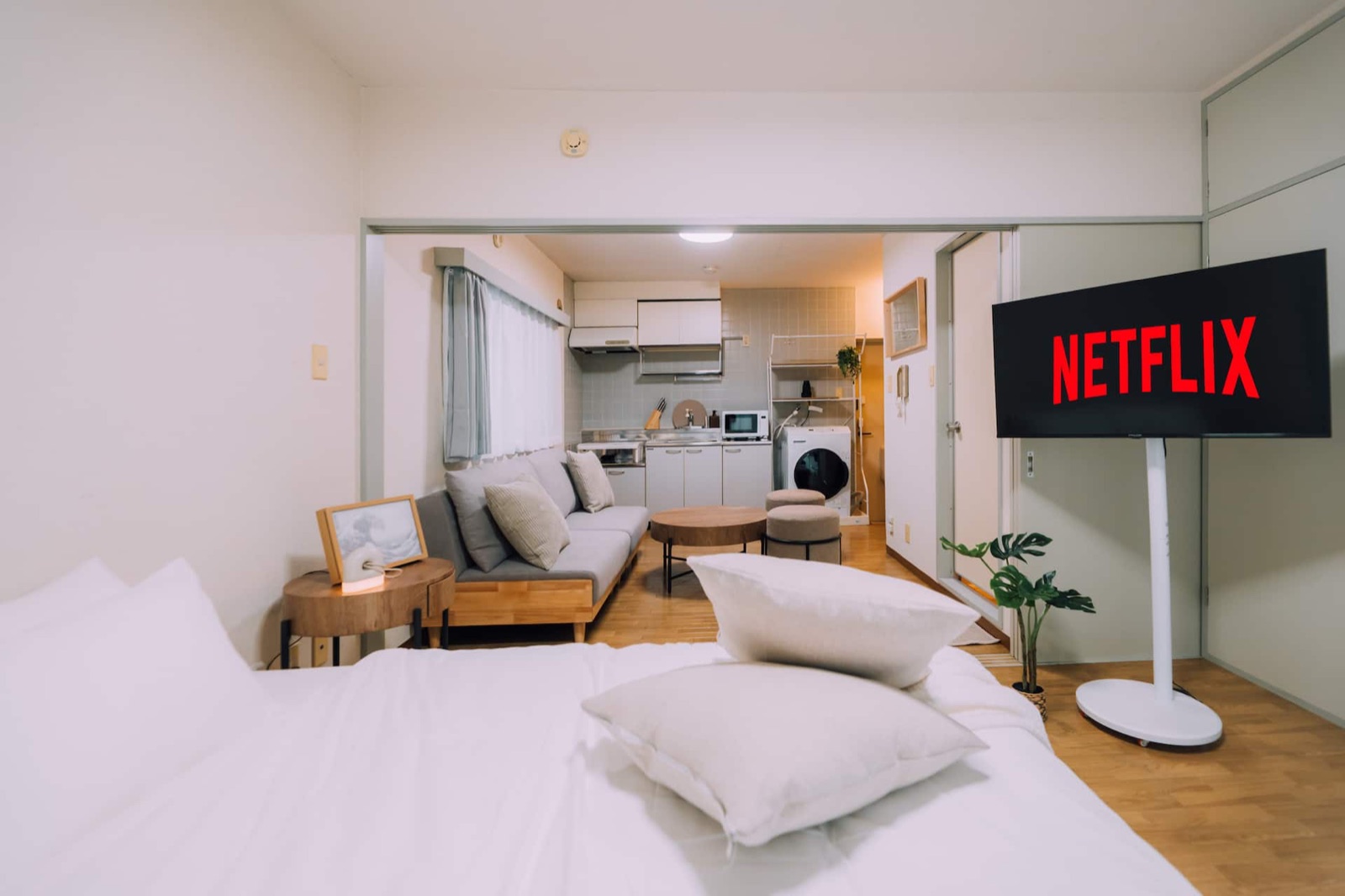 Showa Bloom — Showa Bloom — bright apartment interior