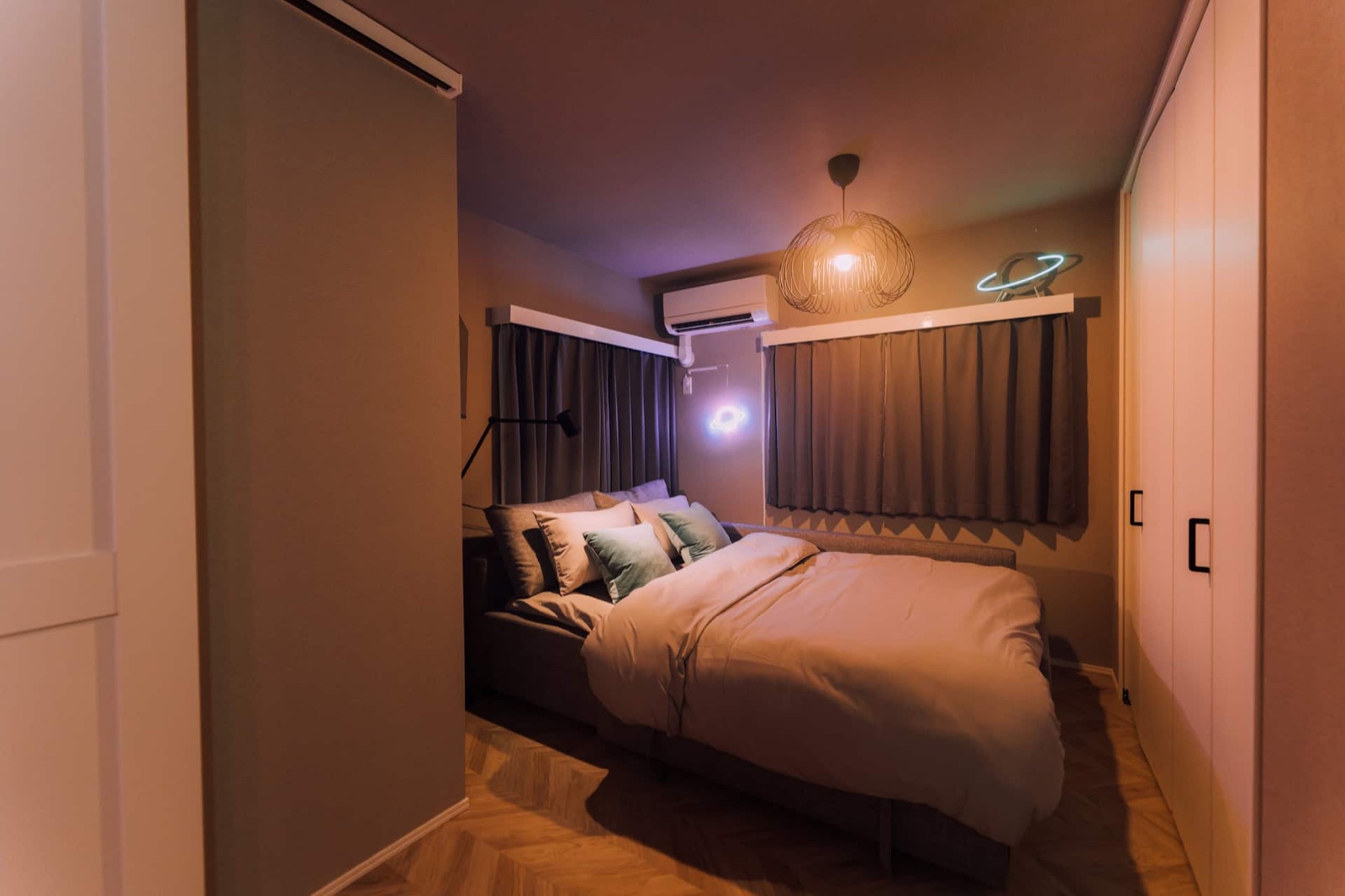 Showa Bloom — Living and dining area